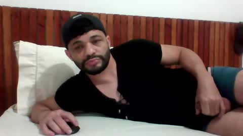 Snapshot of andreloko123 chatting on December 9, 8:12 pm andreloko123 online show from December 9, 8:12 pm