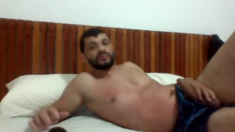 Snapshot of andreloko123 chatting on February 18, 2:05 am andreloko123 online show from February 18, 2:05 am