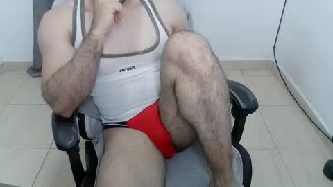 Snapshot of andres180950734 chatting on April 24, 12:35 am andres180950734 online show from April 24, 12:35 am