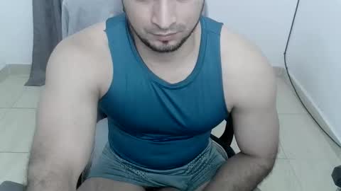 Snapshot of andres180950734 chatting on April 28, 2:27 am andres180950734 online show from April 28, 2:27 am