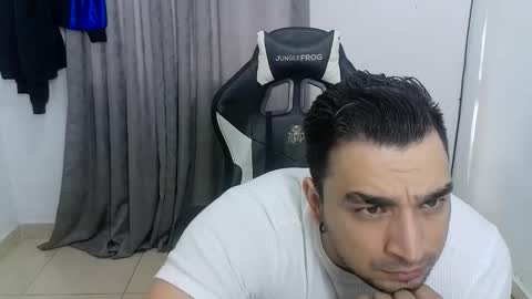 Snapshot of andres180950734 chatting on May 12, 12:35 pm andres180950734 online show from May 12, 12:35 pm