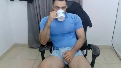 Snapshot of andres180950734 chatting on May 18, 11:38 am andres180950734 online show from May 18, 11:38 am