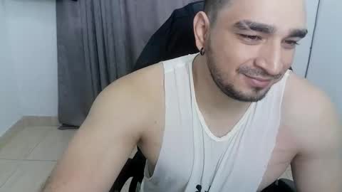 Snapshot of andres180950734 chatting on May 19, 12:33 pm andres180950734 online show from May 19, 12:33 pm