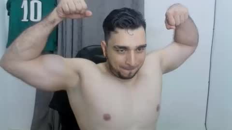 Snapshot of andres180950734 chatting on May 20, 12:39 am andres180950734 online show from May 20, 12:39 am