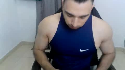 Snapshot of andres180950734 chatting on May 21, 11:39 am andres180950734 online show from May 21, 11:39 am