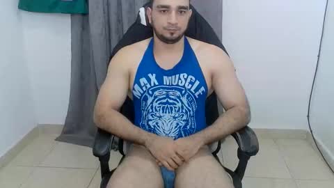 Snapshot of andres180950734 chatting on May 27, 11:02 pm andres180950734 online show from May 27, 11:02 pm