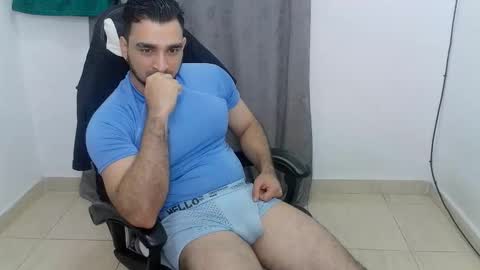 Snapshot of andres180950734 chatting on May 29, 12:19 am andres180950734 online show from May 29, 12:19 am