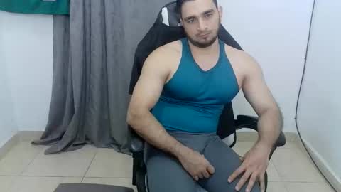 Snapshot of andres180950734 chatting on May 30, 12:30 am andres180950734 online show from May 30, 12:30 am