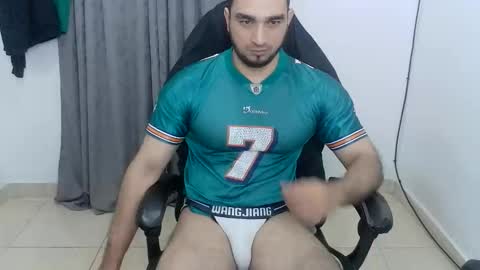 Snapshot of andres180950734 chatting on June 2, 10:50 am andres180950734 online show from June 2, 10:50 am