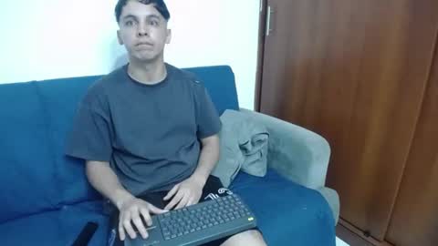 Snapshot of andres_69_fantasy chatting on June 21, 11:29 pm andres_69_fantasy online show from June 21, 11:29 pm