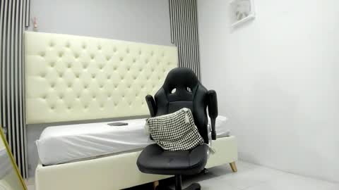 andres_stud online show from March 13, 3:13 am