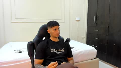 andres_stud online show from April 16, 3:40 am