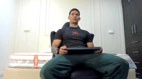 Snapshot of andres_stud chatting on May 26, 3:35 am andres_stud online show from May 26, 3:35 am