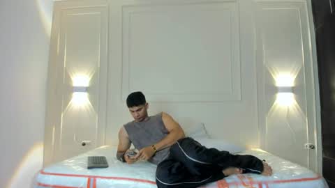 Snapshot of andres_stud chatting on June 22, 3:47 am andres_stud online show from June 22, 3:47 am