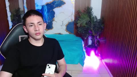 Snapshot of andres_tay chatting on April 13, 3:01 am andres_tay online show from April 13, 3:01 am