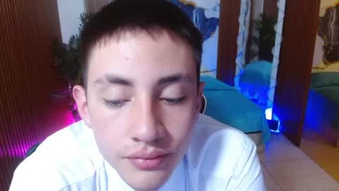 Snapshot of andres_tay chatting on April 15, 5:14 am andres_tay online show from April 15, 5:14 am