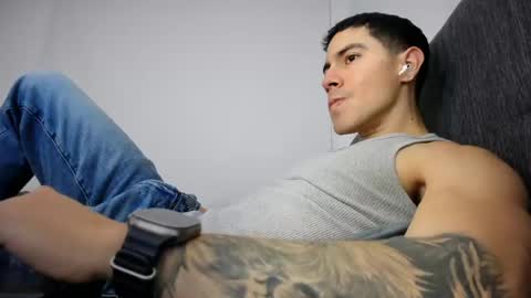 Snapshot of andresjuan92 chatting on June 5, 1:34 am onlyfanscallmegotter online show from June 5, 1:34 am