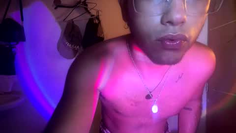 Snapshot of andreswhite_shotoflust chatting on May 5, 1:57 am andreswhite_shotoflust online show from May 5, 1:57 am