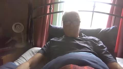 Snapshot of andrew160258 chatting on April 4, 10:57 am Andrew online show from April 4, 10:57 am