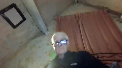 Snapshot of andrew160258 chatting on April 4, 11:46 pm Andrew online show from April 4, 11:46 pm