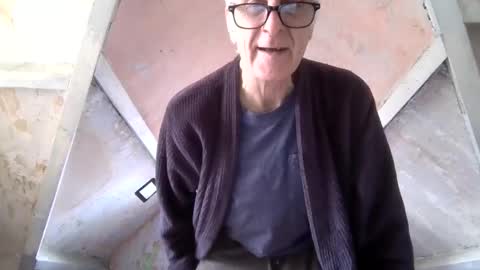 Snapshot of andrew160258 chatting on April 7, 12:38 pm Andrew online show from April 7, 12:38 pm