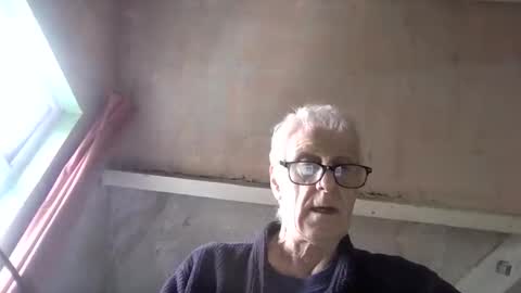 Snapshot of andrew160258 chatting on April 9, 12:54 pm Andrew online show from April 9, 12:54 pm