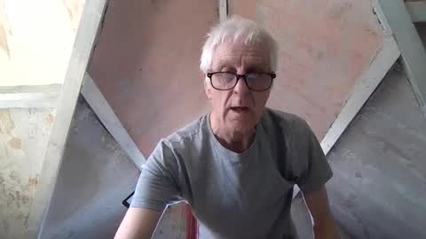 Snapshot of andrew160258 chatting on April 10, 12:10 pm Andrew online show from April 10, 12:10 pm