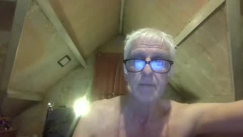 Snapshot of andrew160258 chatting on April 12, 9:53 pm Andrew online show from April 12, 9:53 pm