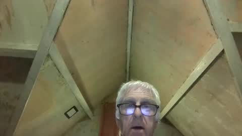 Snapshot of andrew160258 chatting on April 14, 11:33 pm Andrew online show from April 14, 11:33 pm