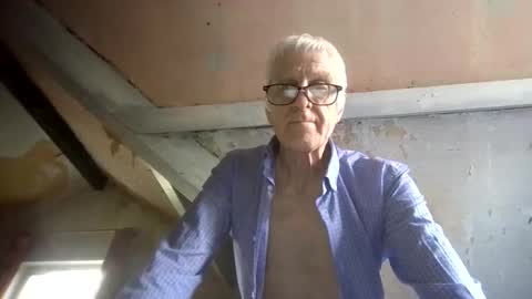 Snapshot of andrew160258 chatting on April 16, 11:55 am Andrew online show from April 16, 11:55 am