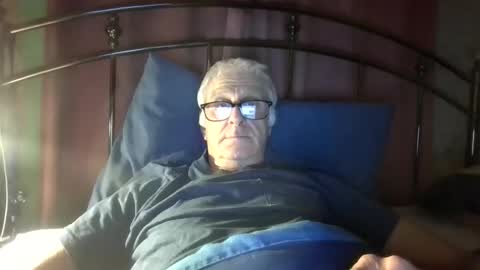 Snapshot of andrew160258 chatting on April 25, 12:13 am Andrew online show from April 25, 12:13 am