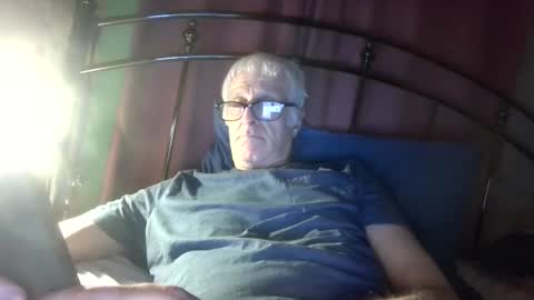 Snapshot of andrew160258 chatting on April 27, 12:30 am Andrew online show from April 27, 12:30 am