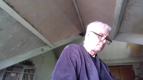 Snapshot of andrew160258 chatting on April 28, 10:20 am Andrew online show from April 28, 10:20 am