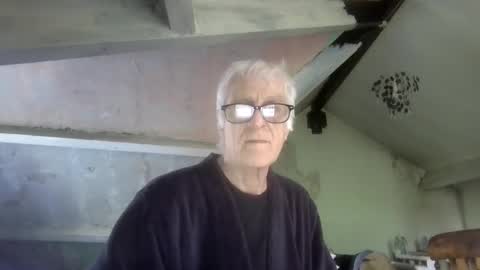 Snapshot of andrew160258 chatting on May 3, 12:11 pm Andrew online show from May 3, 12:11 pm