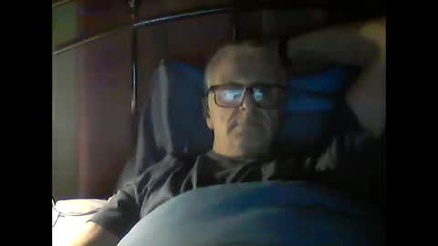 Snapshot of andrew160258 chatting on May 15, 11:23 pm Andrew online show from May 15, 11:23 pm