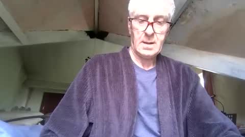 Snapshot of andrew160258 chatting on May 17, 10:55 am Andrew online show from May 17, 10:55 am