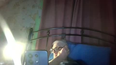 Snapshot of andrew160258 chatting on May 20, 12:28 am Andrew online show from May 20, 12:28 am