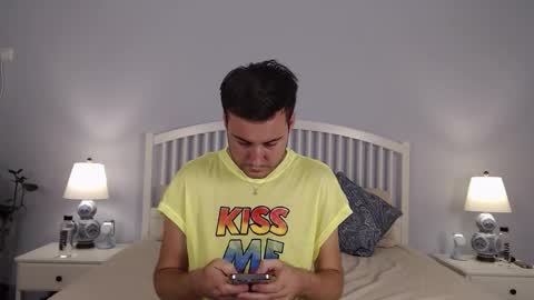 Snapshot of andrew2305 chatting on September 13, 9:09 am Justin Andrew online show from September 13, 9:09 am