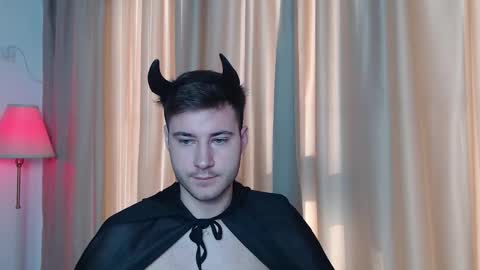 Snapshot of andrew2305 chatting on October 30, 9:00 am Justin Andrew online show from October 30, 9:00 am