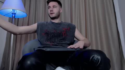 Snapshot of andrew2305 chatting on November 14, 9:19 am Justin Andrew online show from November 14, 9:19 am