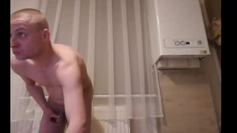 andrew3356577 online show from April 5, 8:39 pm