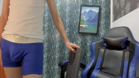 andrew_2811 online show from September 13, 5:40 am