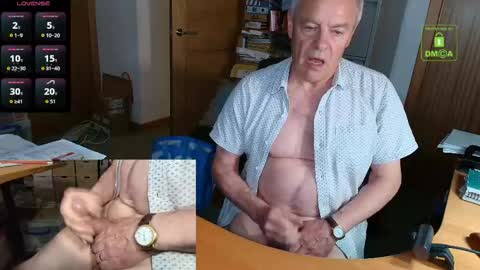 Snapshot of andrew_9999 chatting on May 7, 11:21 pm Andrew online show from May 7, 11:21 pm