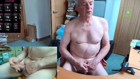 Snapshot of andrew_9999 chatting on June 29, 12:38 pm Andrew online show from June 29, 12:38 pm