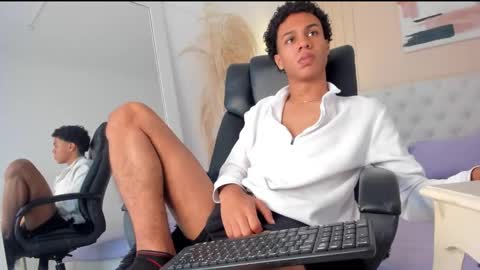 Snapshot of andrew_burnss chatting on November 12, 2:50 pm andrew_burnss online show from November 12, 2:50 pm