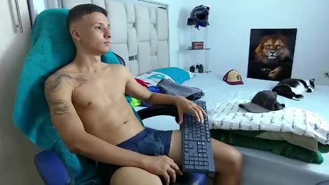 Snapshot of andrew_lover21 chatting on June 5, 6:52 am Andrew online show from June 5, 6:52 am