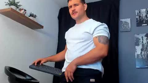 Andrew Diaz online show from July 22, 8:17 am