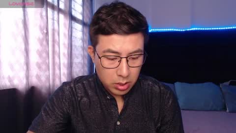 andrewmhilton_ online show from April 2, 5:54 pm