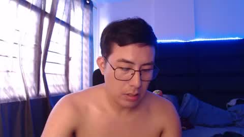 Snapshot of andrewmhilton_ chatting on July 20, 9:39 pm andrewmhilton_ online show from July 20, 9:39 pm