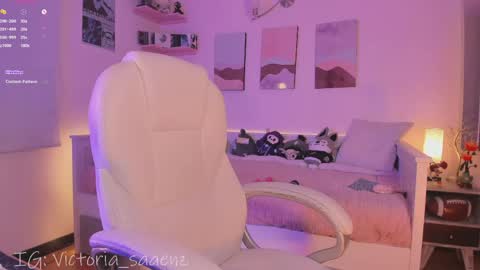 Victoria Senz  online show from April 11, 3:49 pm